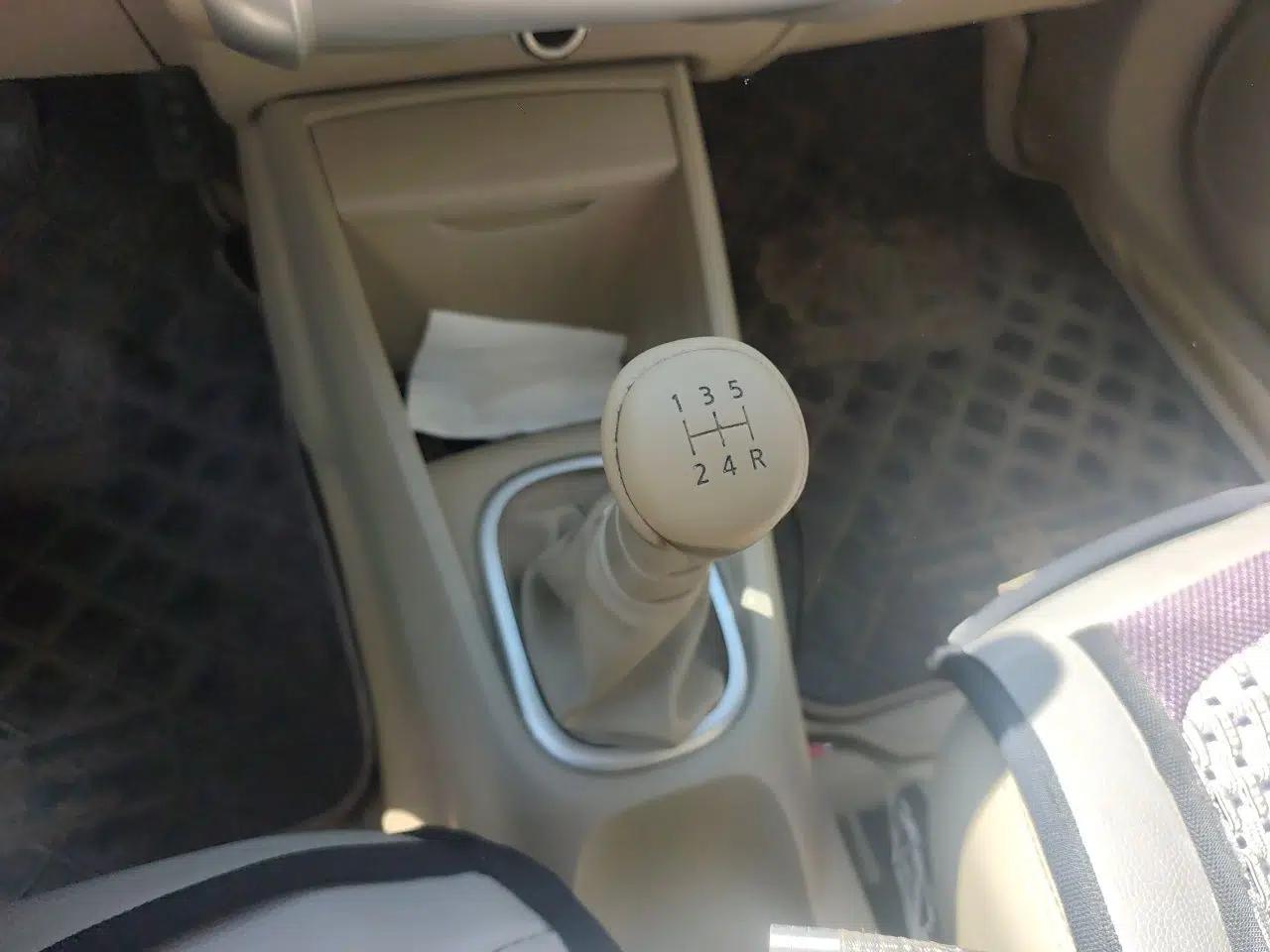 Venucia D50 2012 1.6L Manual Luxury Edition — миниатюра 15