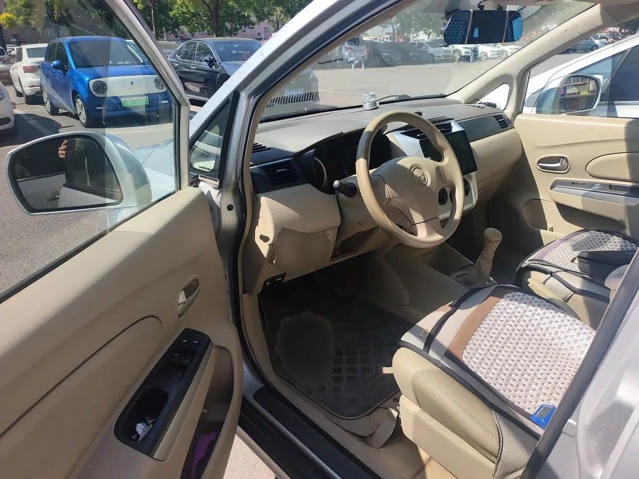 Venucia D50 2012 1.6L Manual Luxury Edition — миниатюра 17