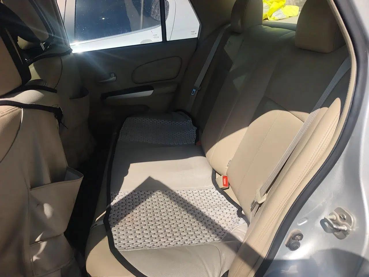 Venucia D50 2012 1.6L Manual Luxury Edition — миниатюра 18