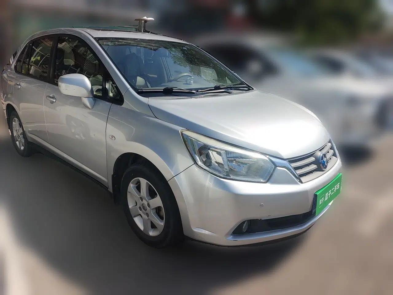 Venucia D50 2012 1.6L Manual Luxury Edition — миниатюра 3