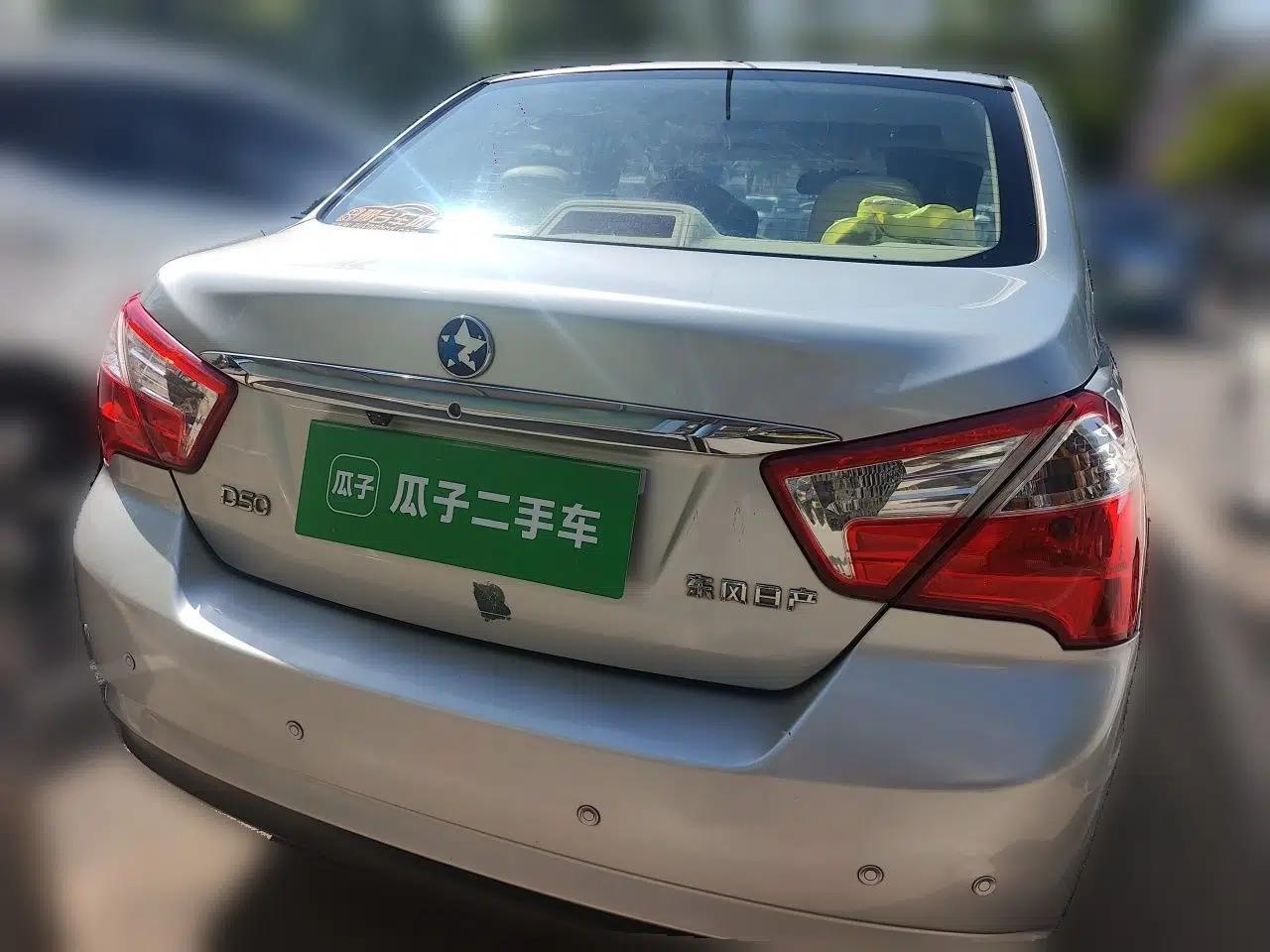 Venucia D50 2012 1.6L Manual Luxury Edition — миниатюра 5