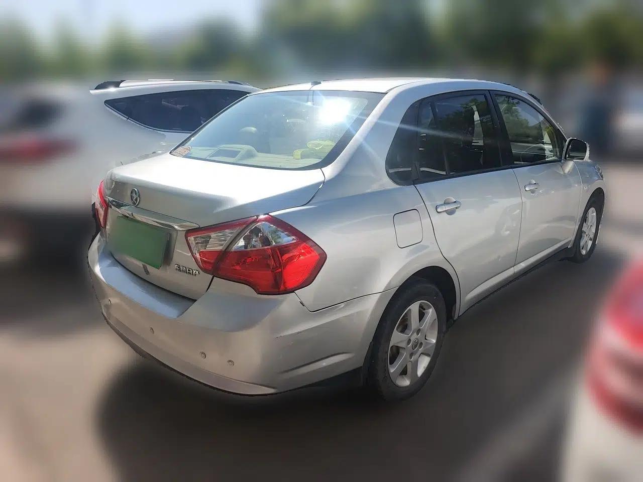 Venucia D50 2012 1.6L Manual Luxury Edition — миниатюра 6