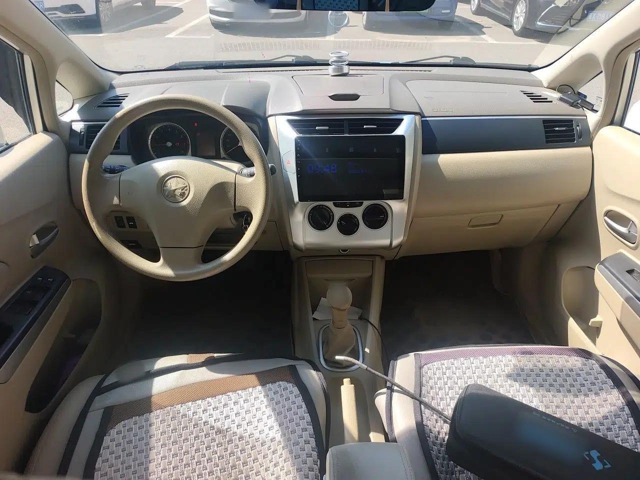 Venucia D50 2012 1.6L Manual Luxury Edition — миниатюра 10