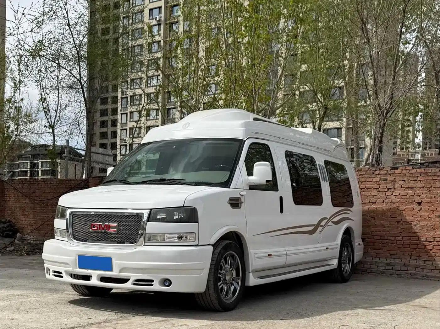 2013 SAVANA 6.0L 2500S Sport Edition 10-seater — миниатюра 1