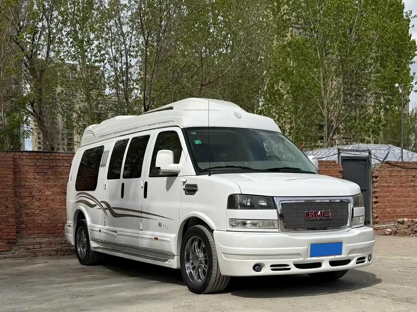 2013 SAVANA 6.0L 2500S Sport Edition 10-seater — миниатюра 3