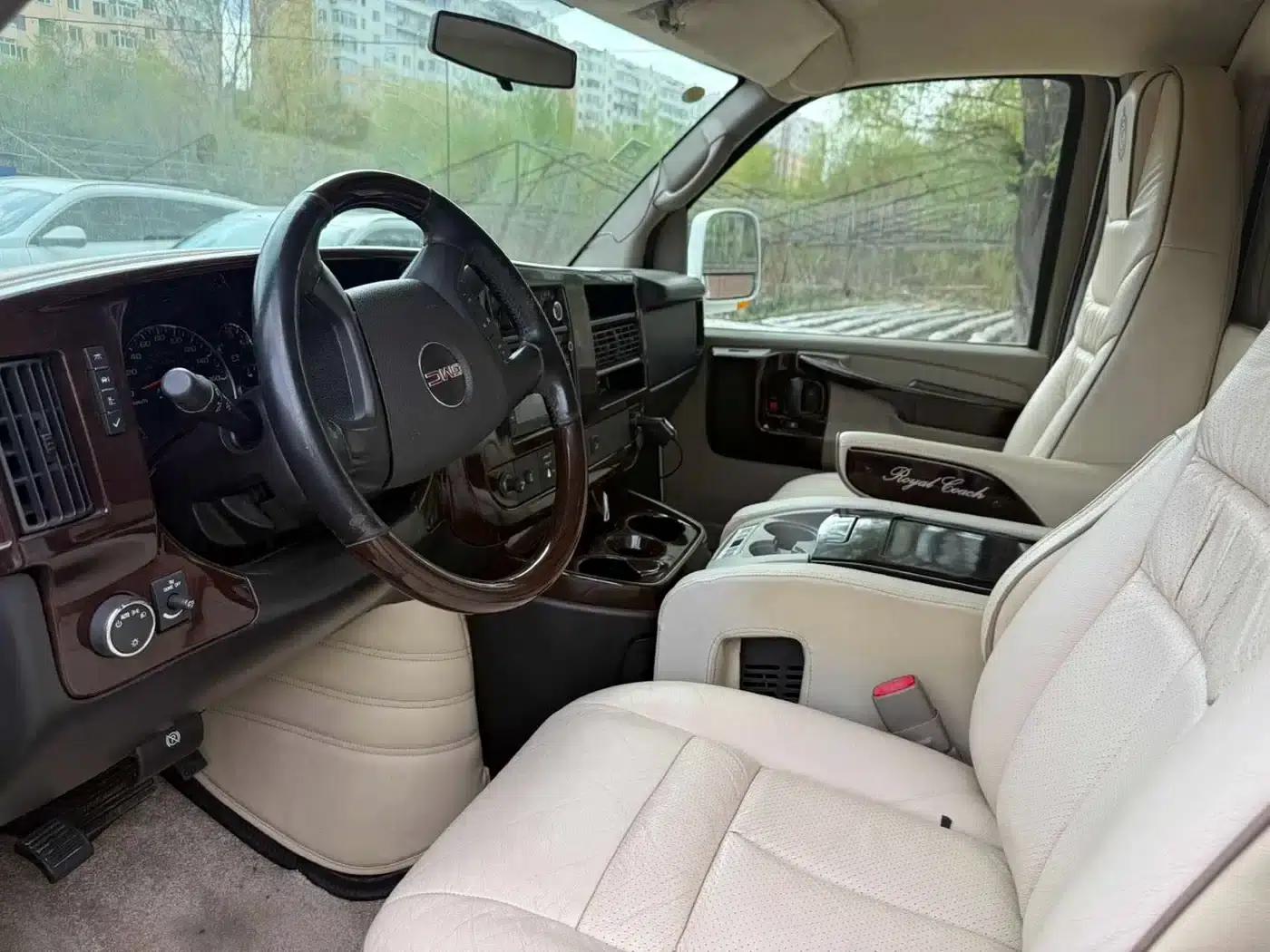 2013 SAVANA 6.0L 2500S Sport Edition 10-seater — миниатюра 4