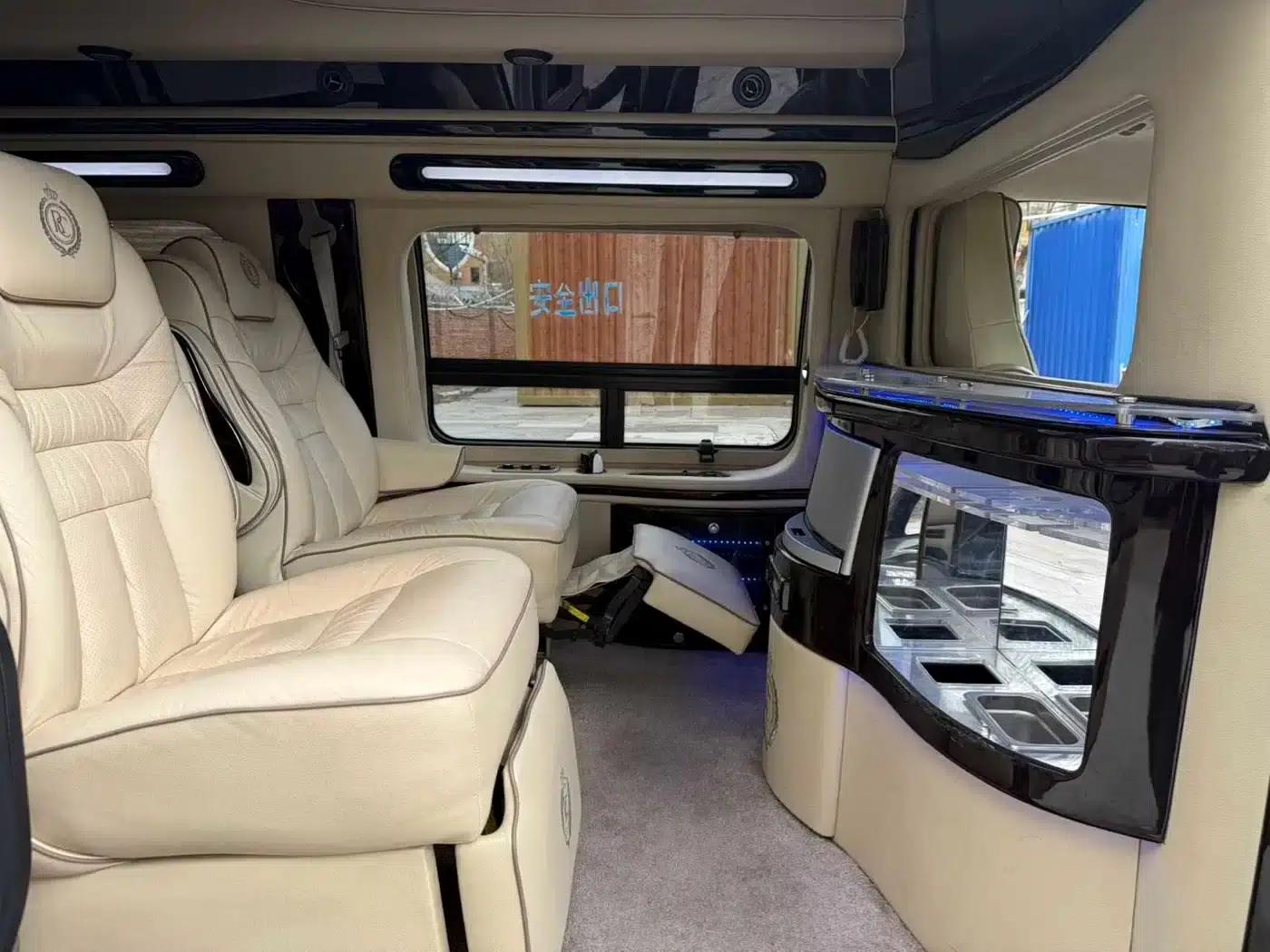 2013 SAVANA 6.0L 2500S Sport Edition 10-seater — миниатюра 6