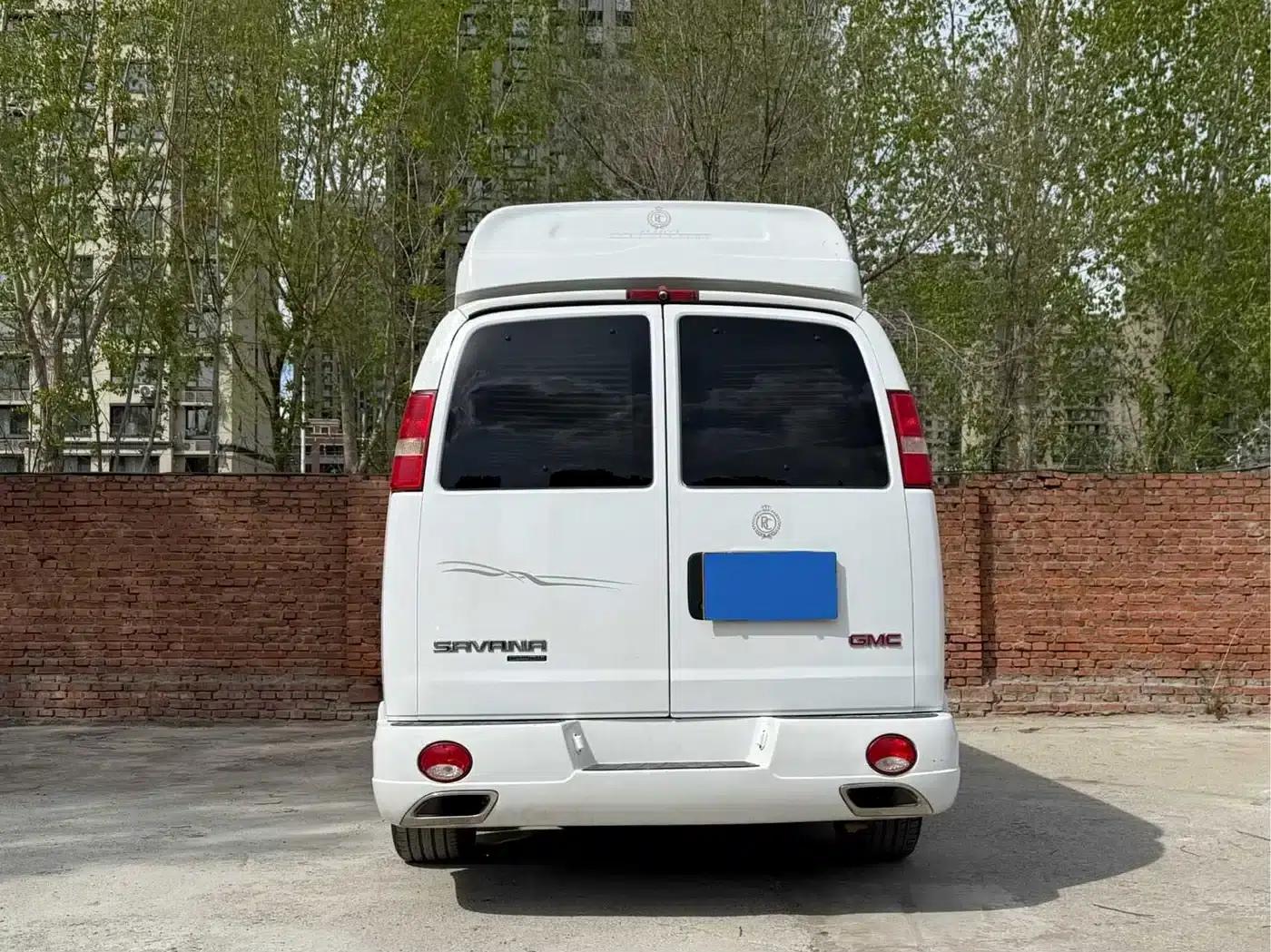 2013 SAVANA 6.0L 2500S Sport Edition 10-seater — миниатюра 8