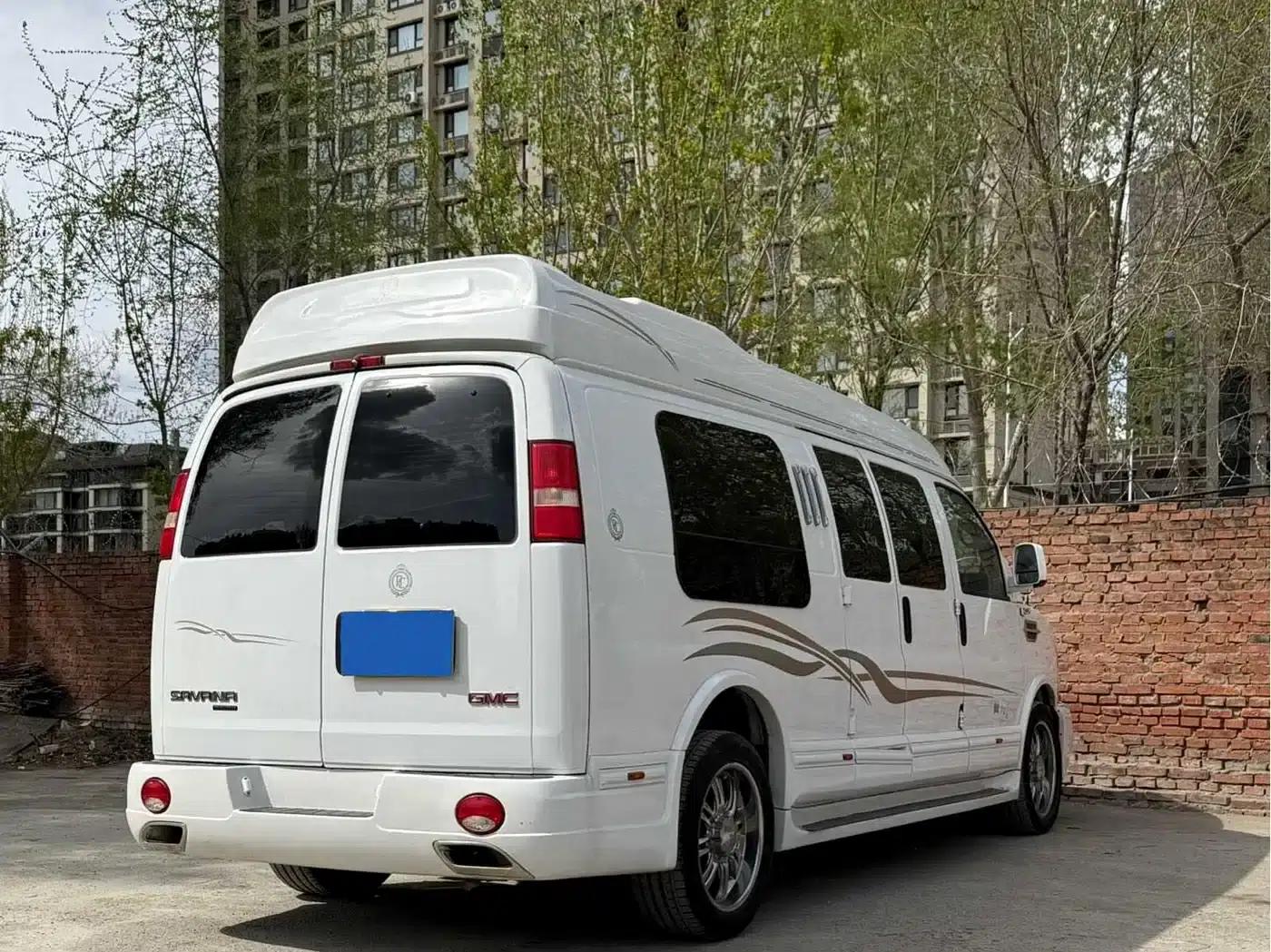 2013 SAVANA 6.0L 2500S Sport Edition 10-seater — миниатюра 9