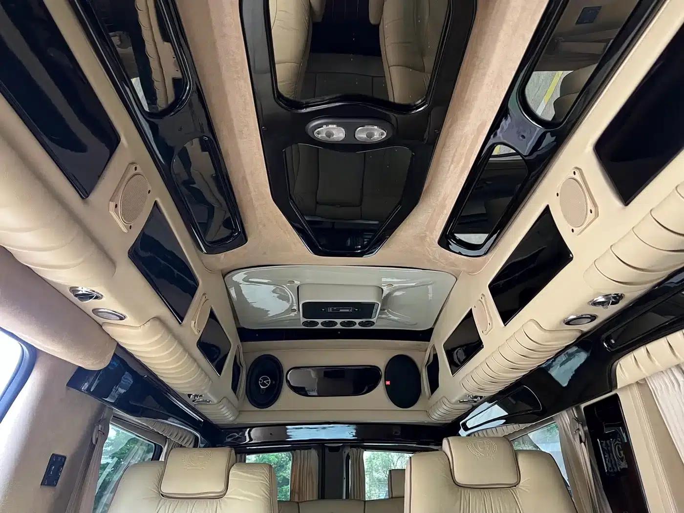 2011 SAVANA 6.0L Business Star 7-seater — миниатюра 11