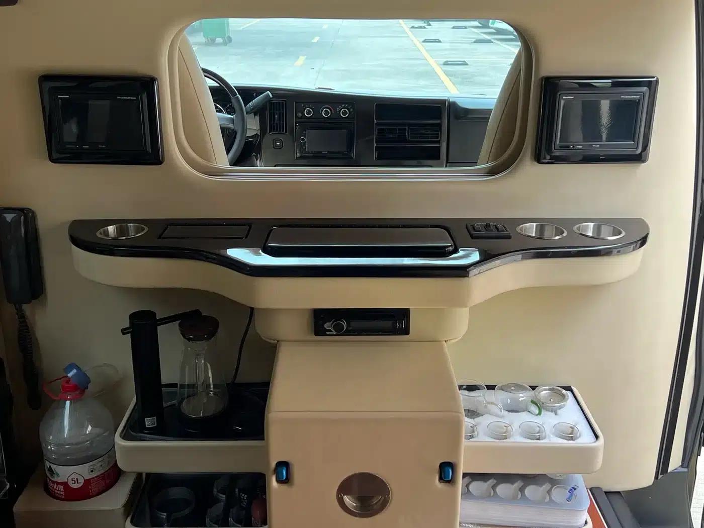 2011 SAVANA 6.0L Business Star 7-seater — миниатюра 15
