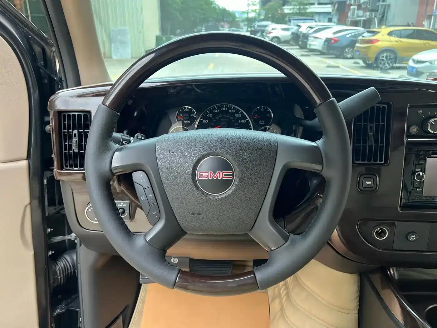 2011 SAVANA 6.0L Business Star 7-seater — миниатюра 20