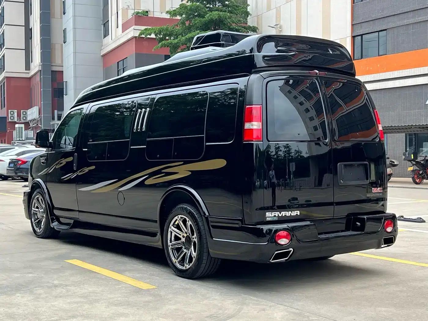 2011 SAVANA 6.0L Business Star 7-seater — миниатюра 3