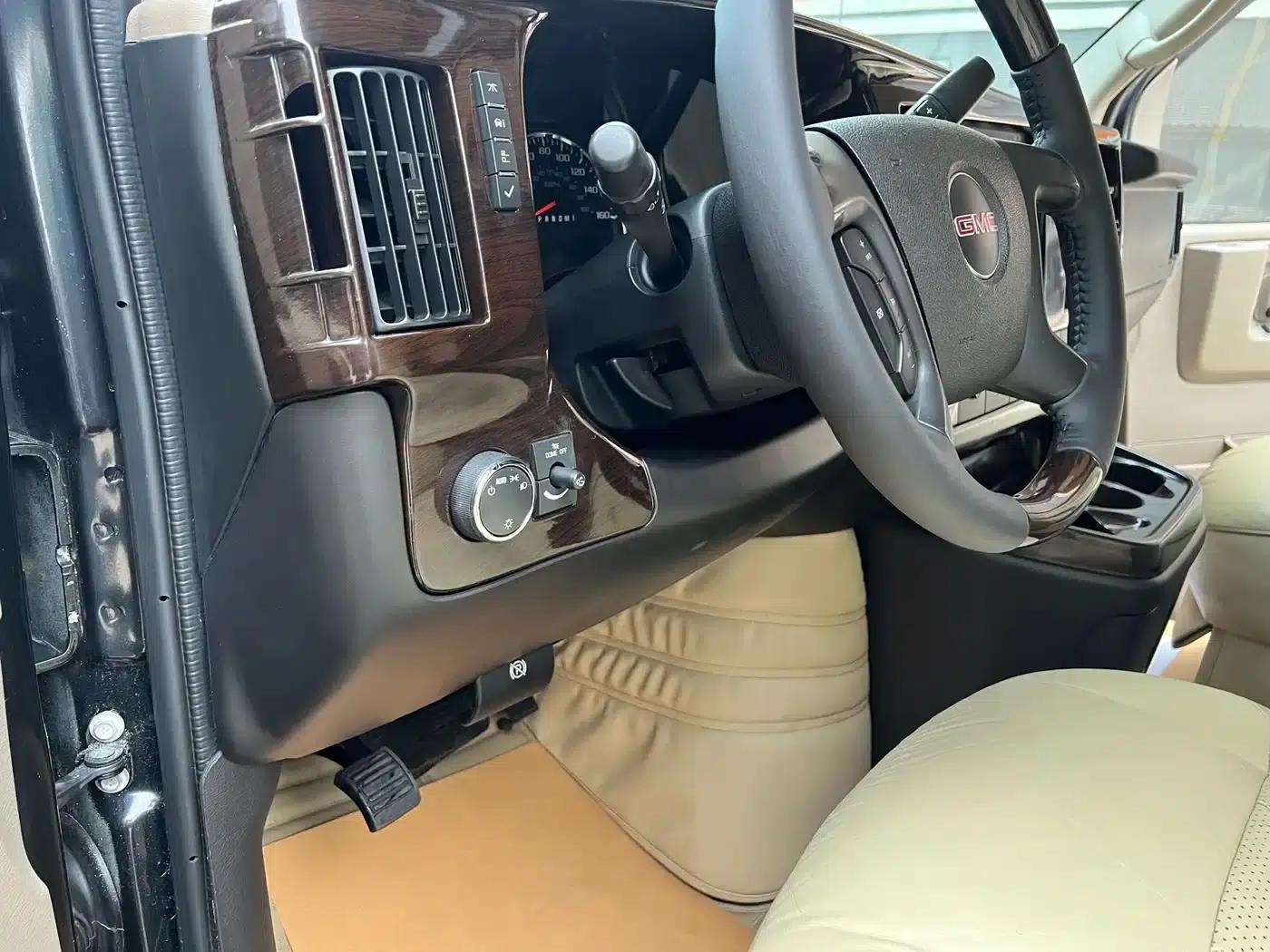 2011 SAVANA 6.0L Business Star 7-seater — миниатюра 21