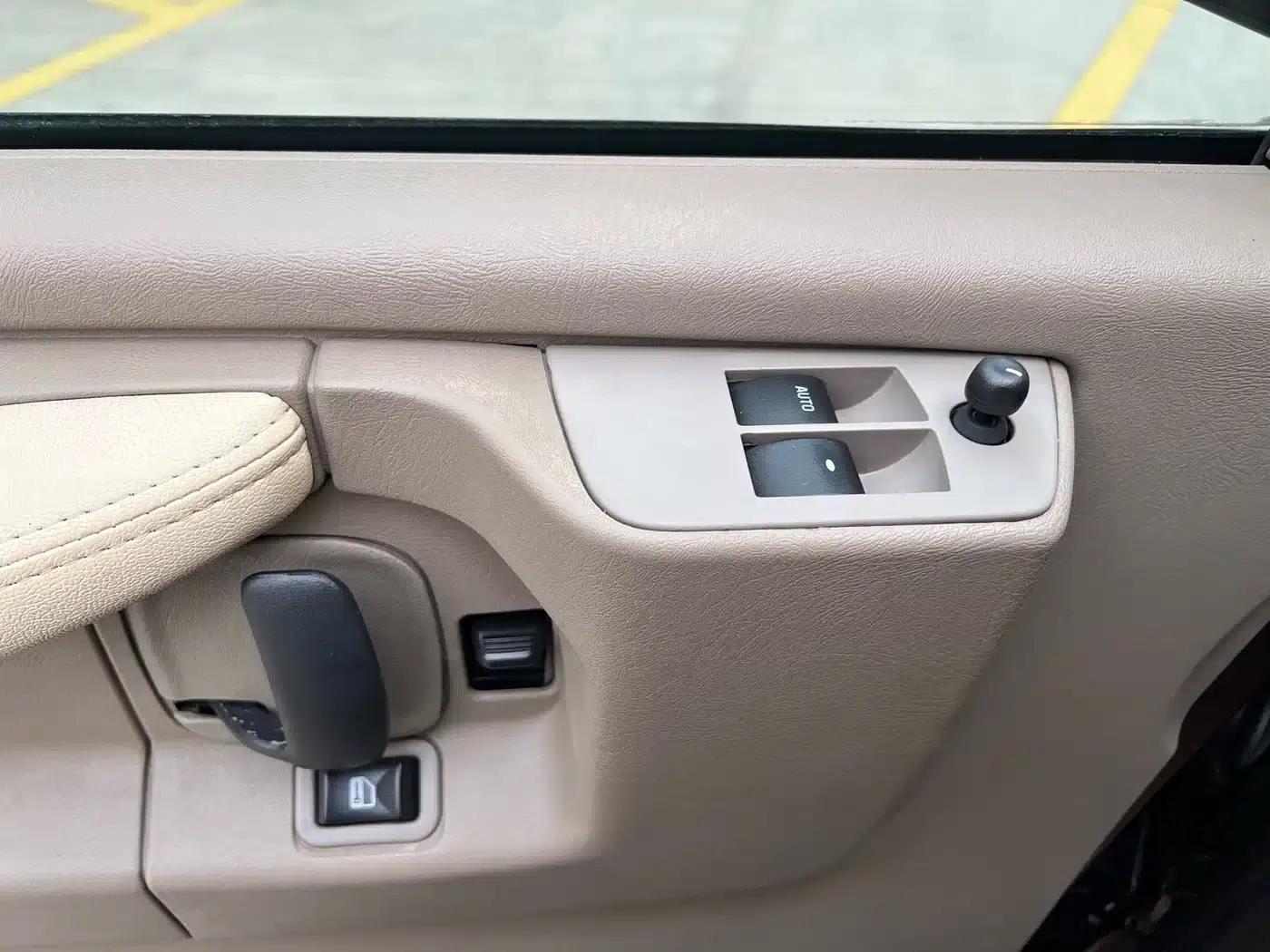 2011 SAVANA 6.0L Business Star 7-seater — миниатюра 22