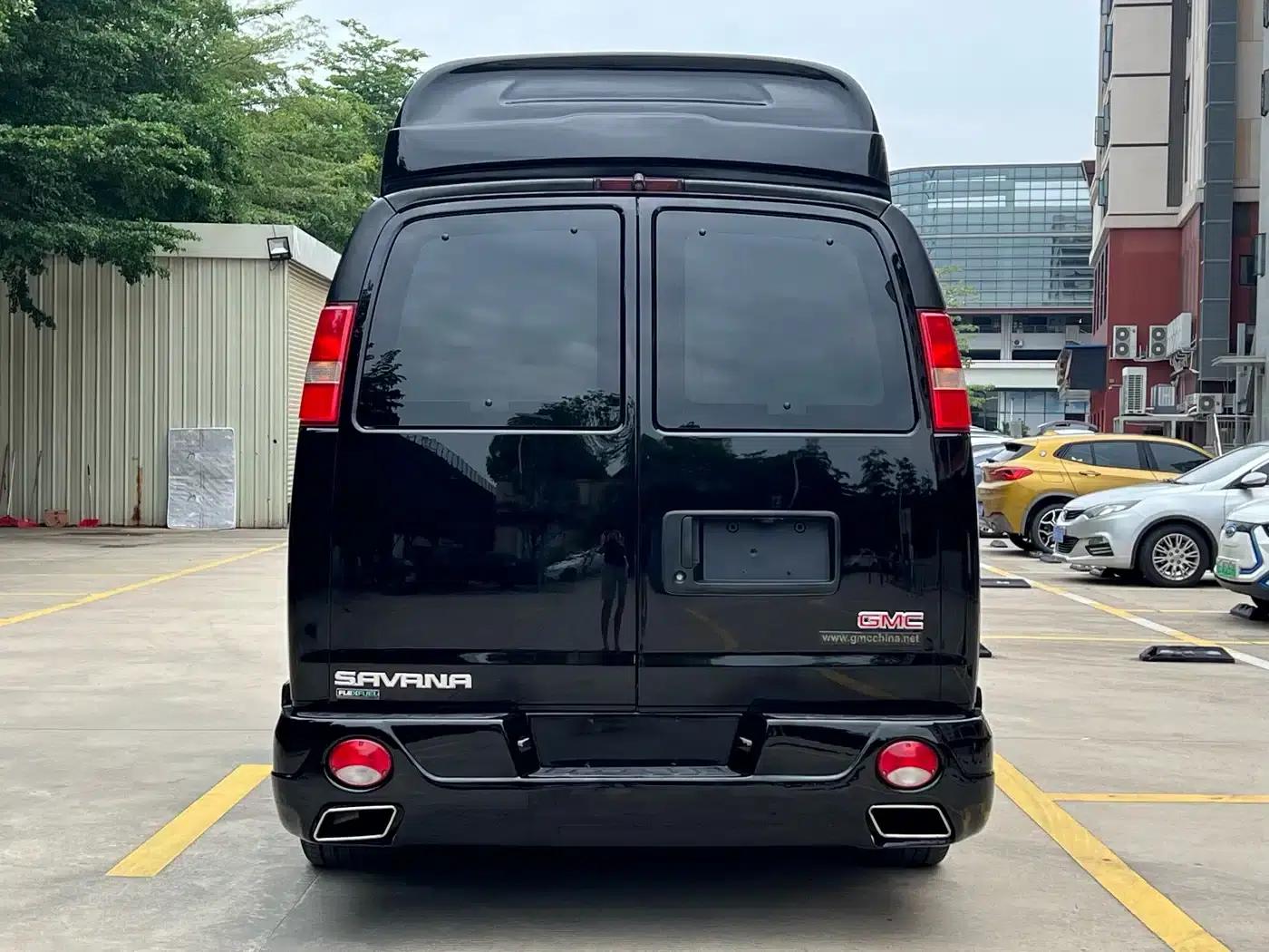 2011 SAVANA 6.0L Business Star 7-seater — миниатюра 4