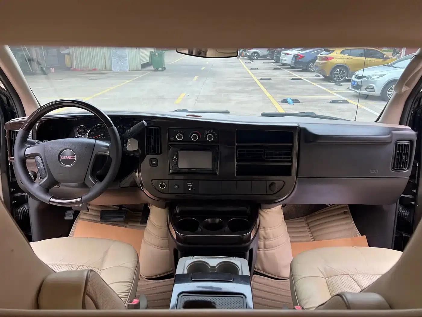 2011 SAVANA 6.0L Business Star 7-seater — миниатюра 5