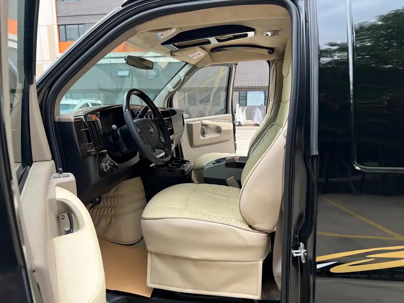 2011 SAVANA 6.0L Business Star 7-seater — миниатюра 6