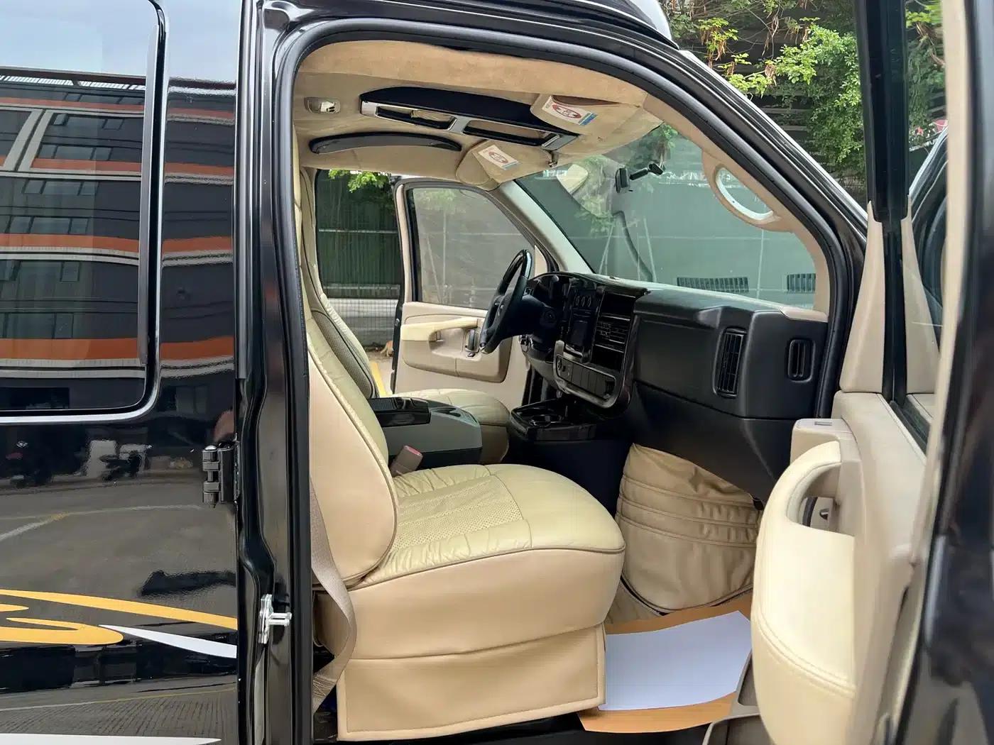 2011 SAVANA 6.0L Business Star 7-seater — миниатюра 7