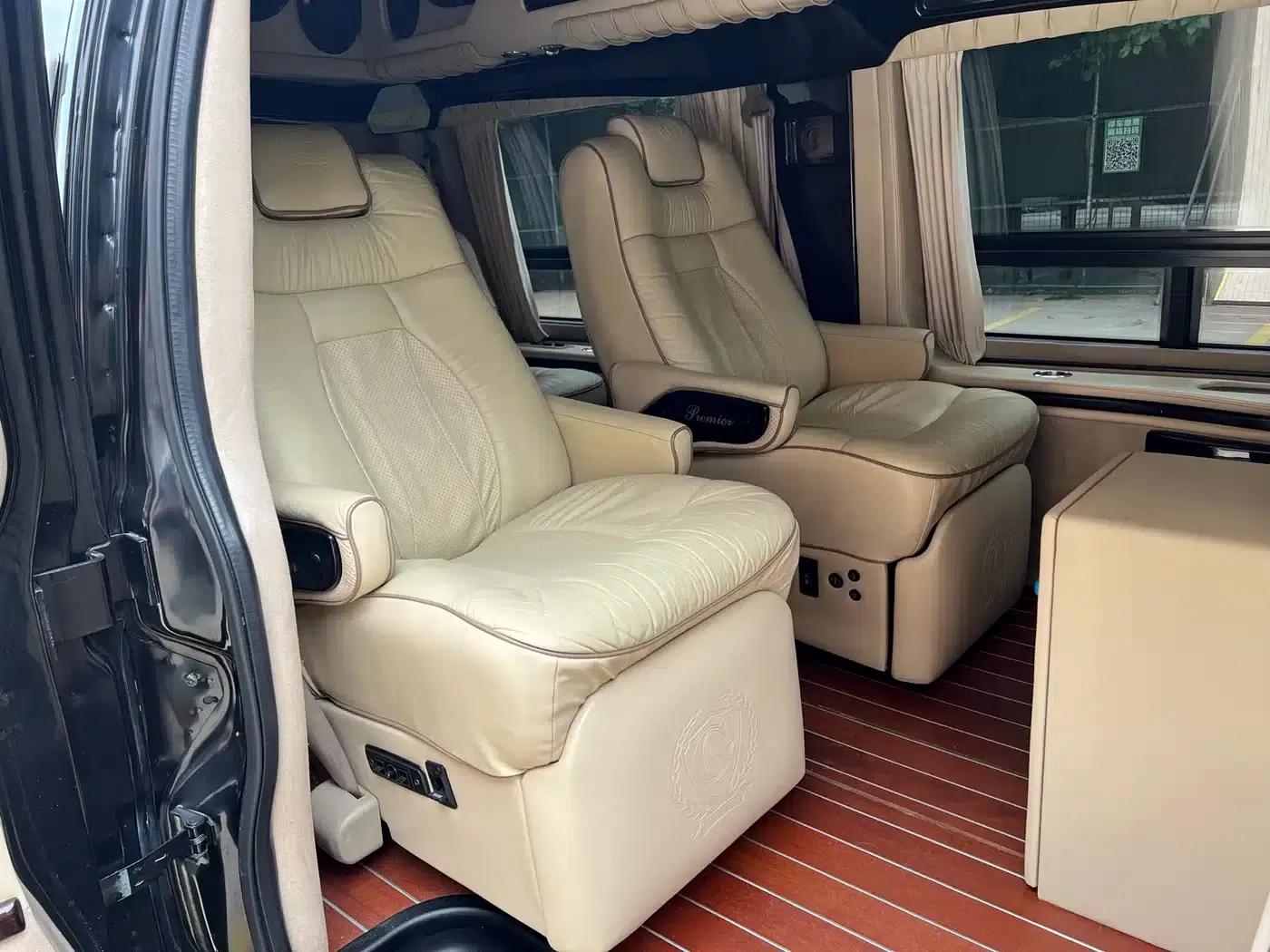 2011 SAVANA 6.0L Business Star 7-seater — миниатюра 8