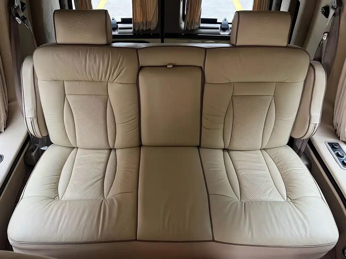 2011 SAVANA 6.0L Business Star 7-seater — миниатюра 10
