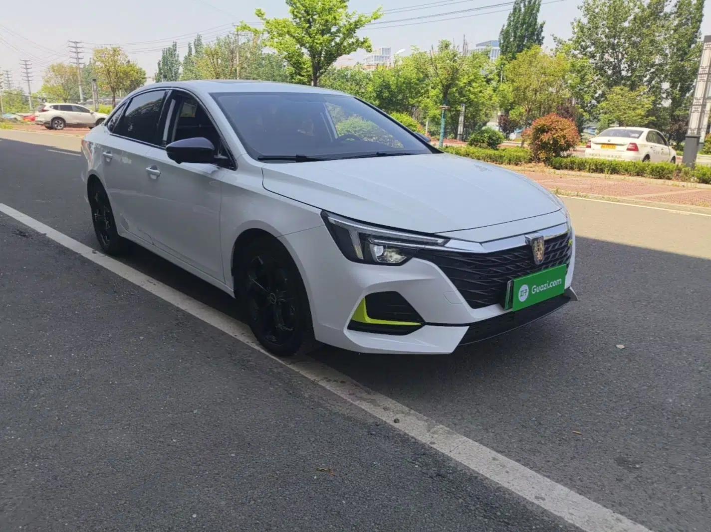 Roewe i6 MAX New Energy 2020 1.5T PHEV Sporty Cool Edition — миниатюра 3