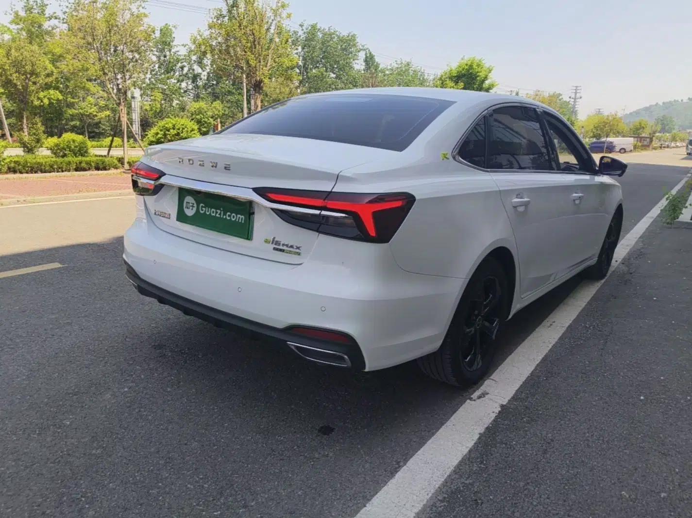 Roewe i6 MAX New Energy 2020 1.5T PHEV Sporty Cool Edition — миниатюра 6