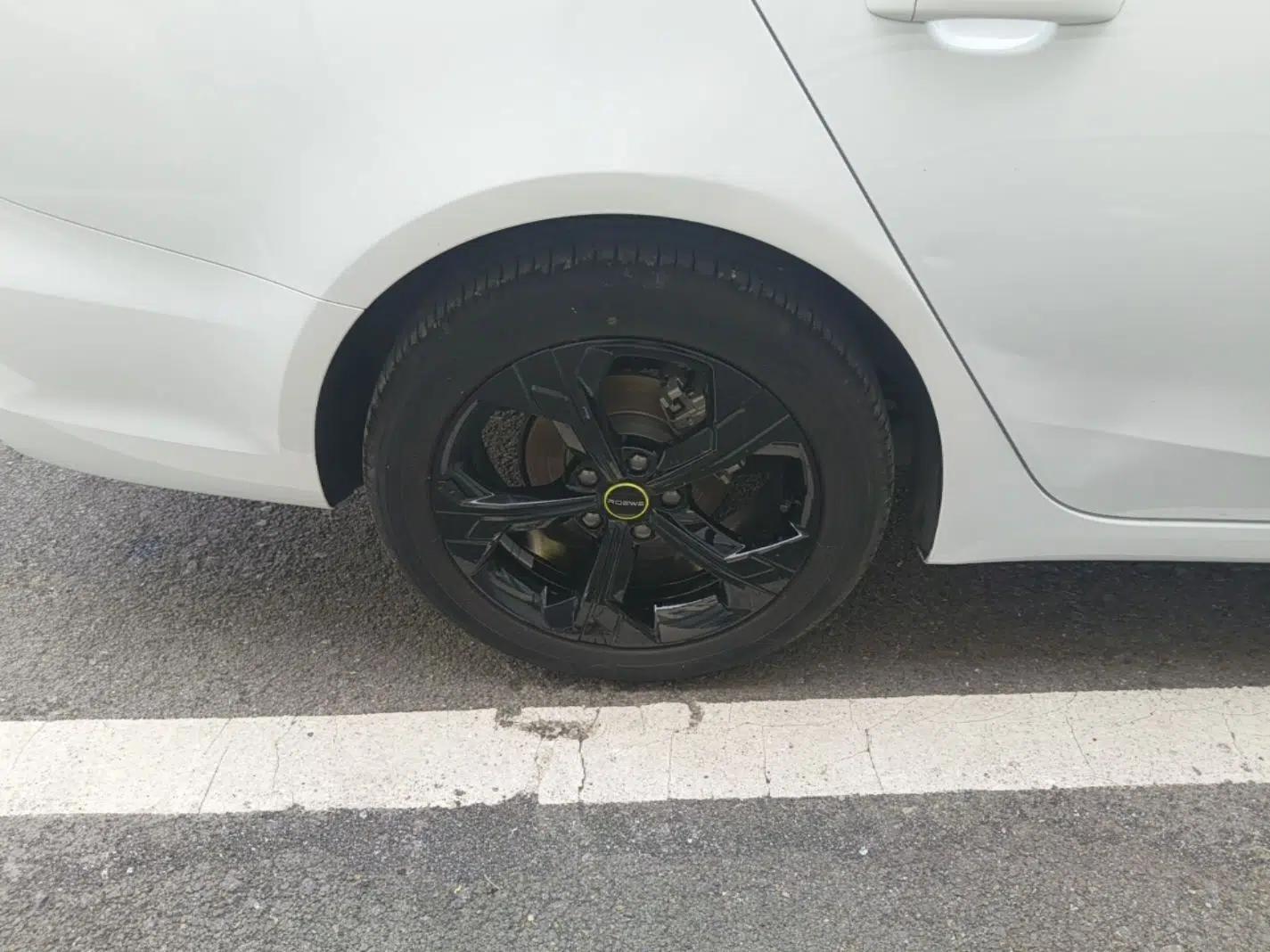 Roewe i6 MAX New Energy 2020 1.5T PHEV Sporty Cool Edition — миниатюра 10