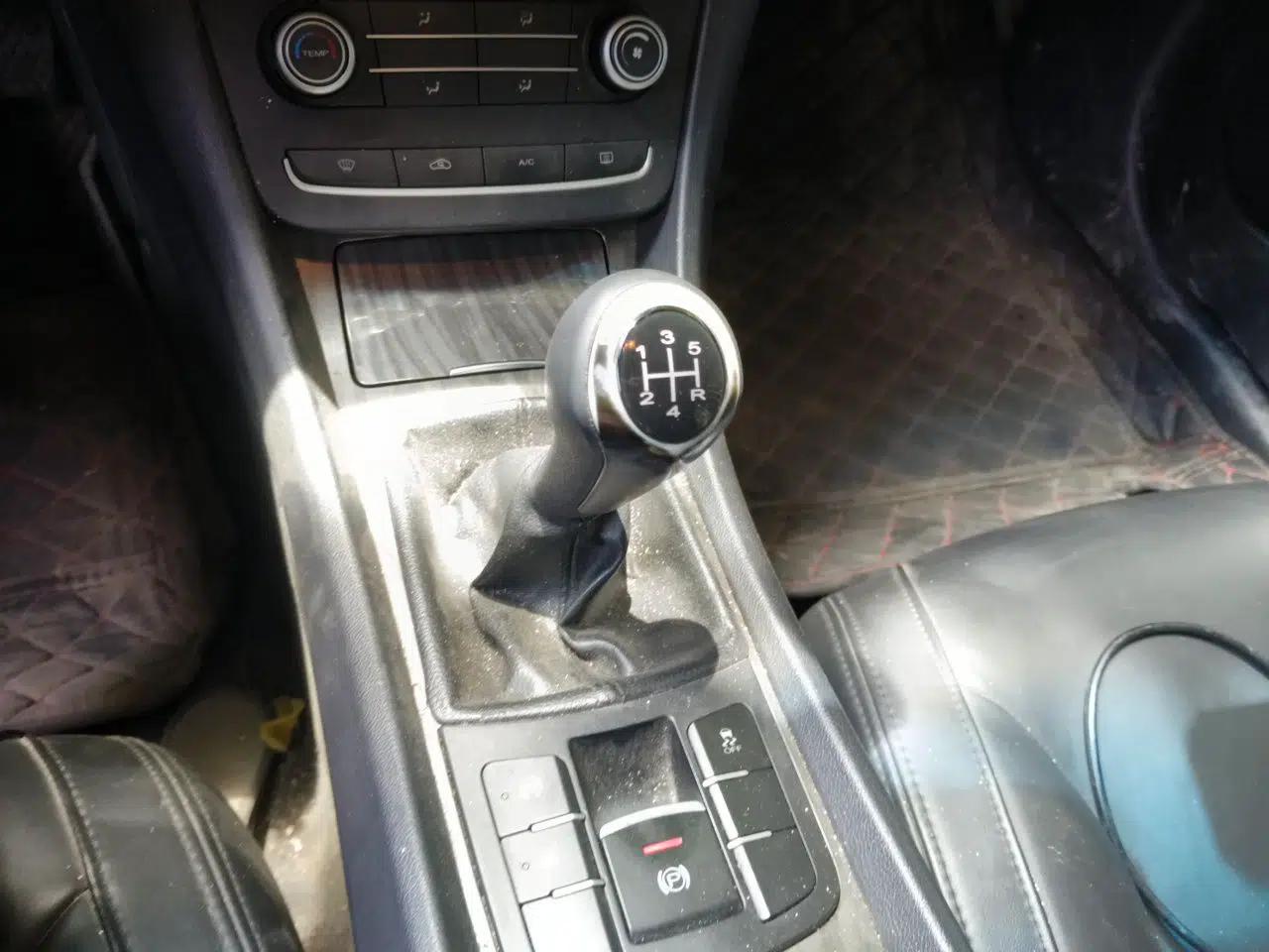 Roewe 550 2014 550S 1.8L Manual Smart Selection Model — миниатюра 15