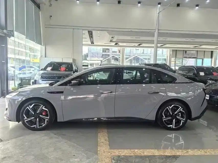 Hongqi EH7 2024 760 Pro+ AWD Edition — миниатюра 9