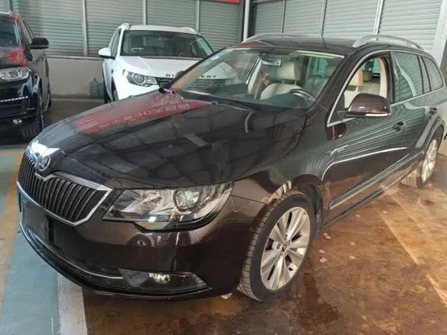 Skoda Superb Combi 2014 2.0 TSI Prestige Edition