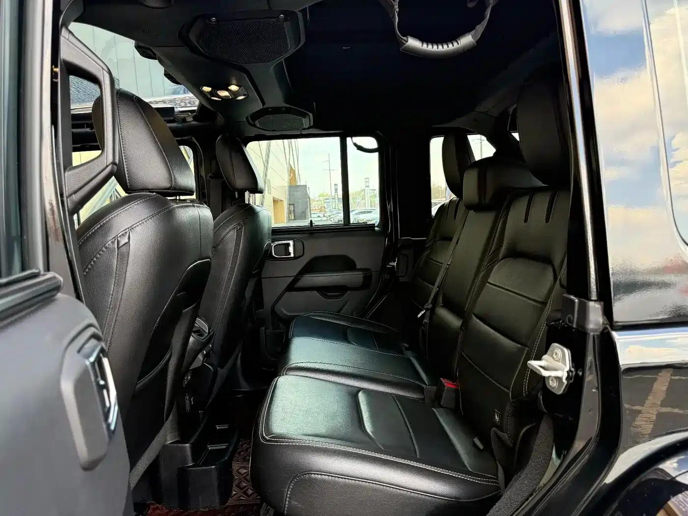 Jeep Wrangler New Energy 2021 Model 4-Door 2.0T 4xe Sahara First Edition — миниатюра 6