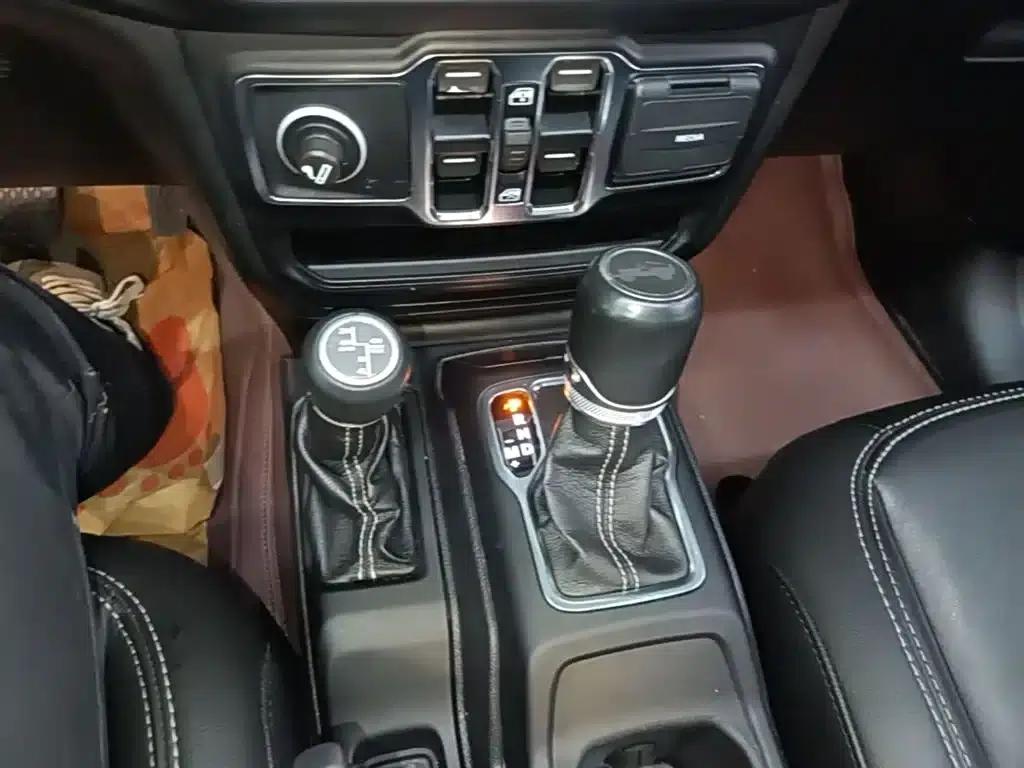 Jeep Wrangler New Energy 2021 Model 4-Door 2.0T 4xe Sahara First Edition — миниатюра 14