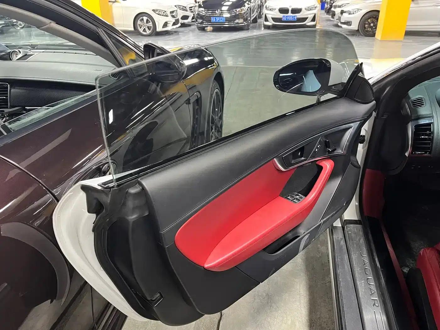 Jaguar F-TYPE 2019 2.0T Hardtop — миниатюра 4