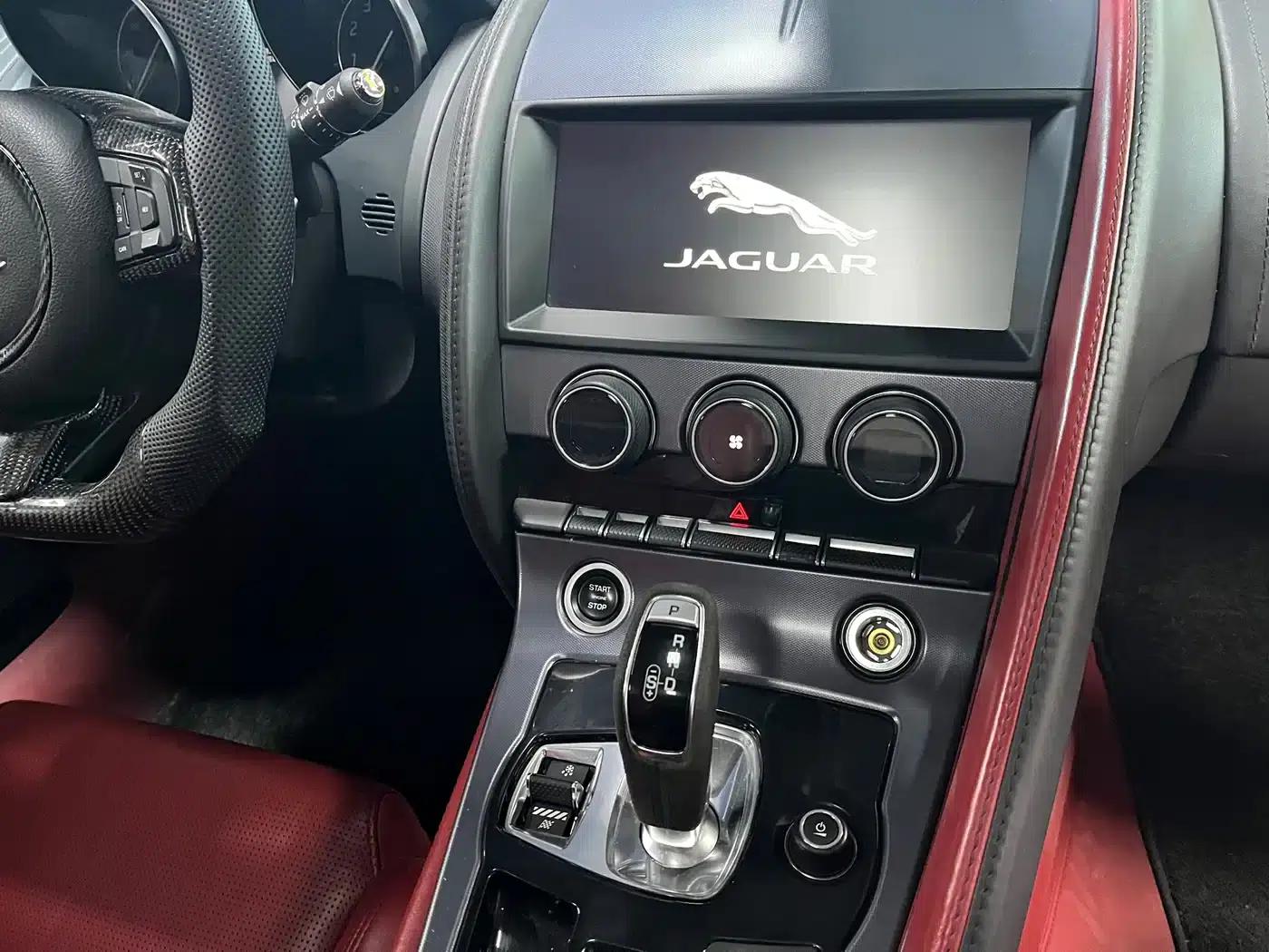 Jaguar F-TYPE 2019 2.0T Hardtop — миниатюра 6