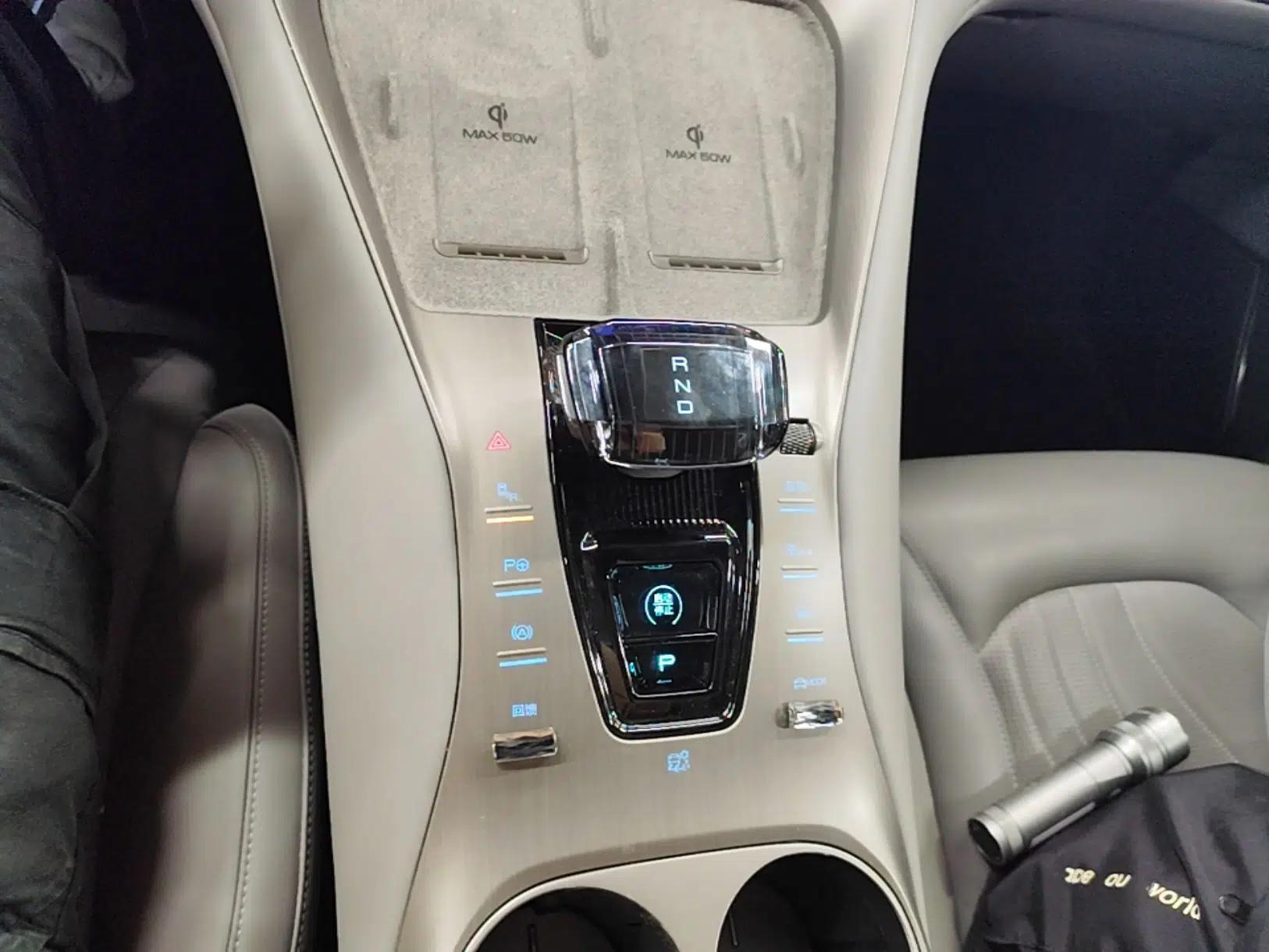 Denza N7 2024 630 All-Wheel Drive Intelligent Driving Max Edition — миниатюра 17