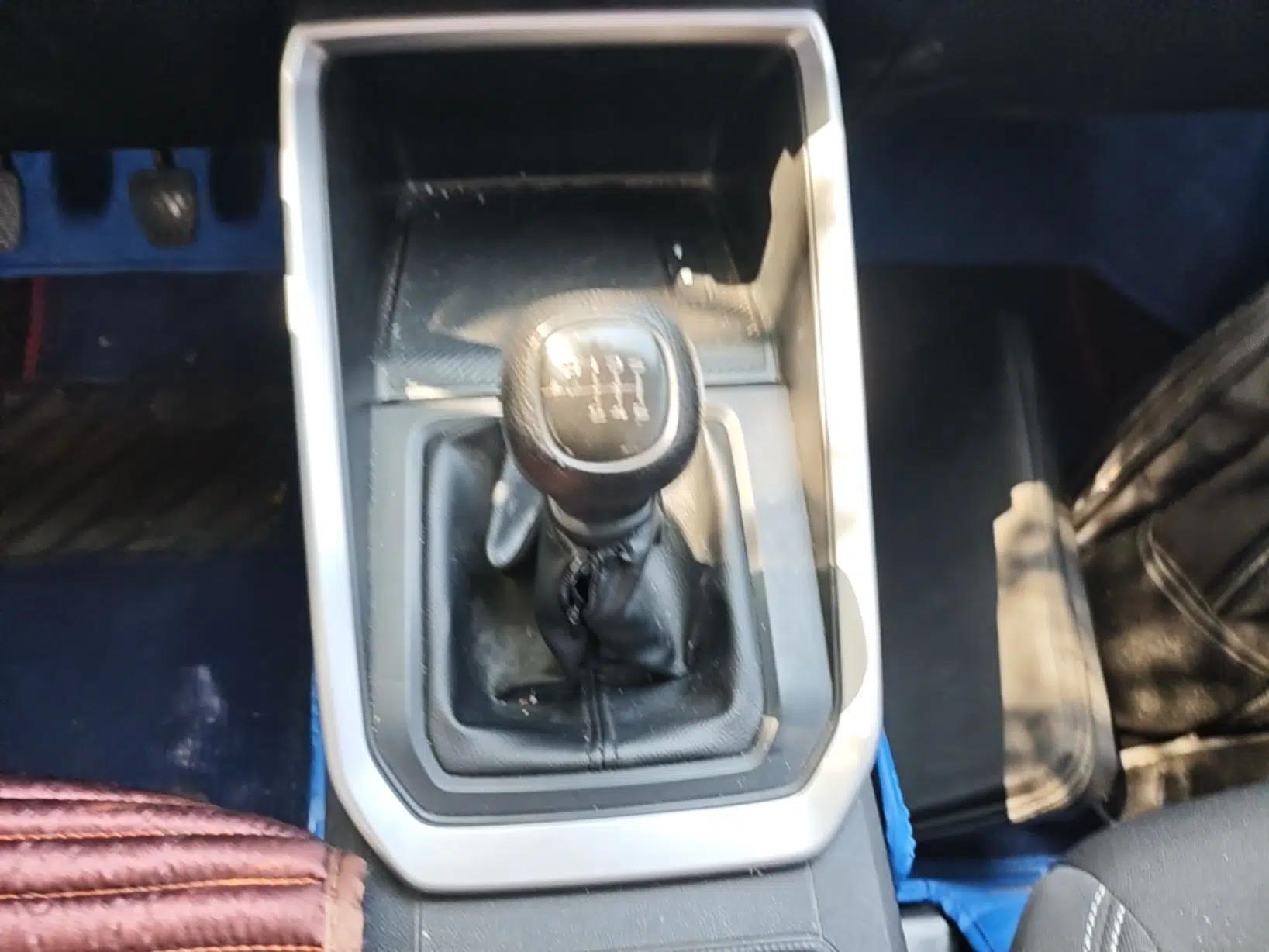 Wuling Alvez 2022 1.5L Manual Free-Style Model — миниатюра 17