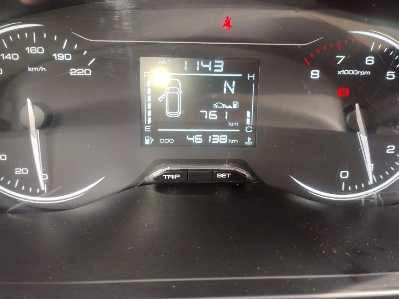 Wuling Alvez 2022 1.5L Manual Free-Style Model — миниатюра 13