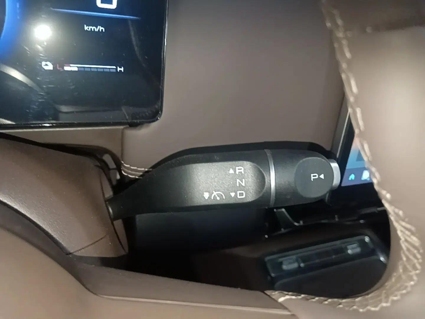 Wuling Starlight 730 2025 Model Plug-in Hybrid 125km Luxury Edition — миниатюра 16