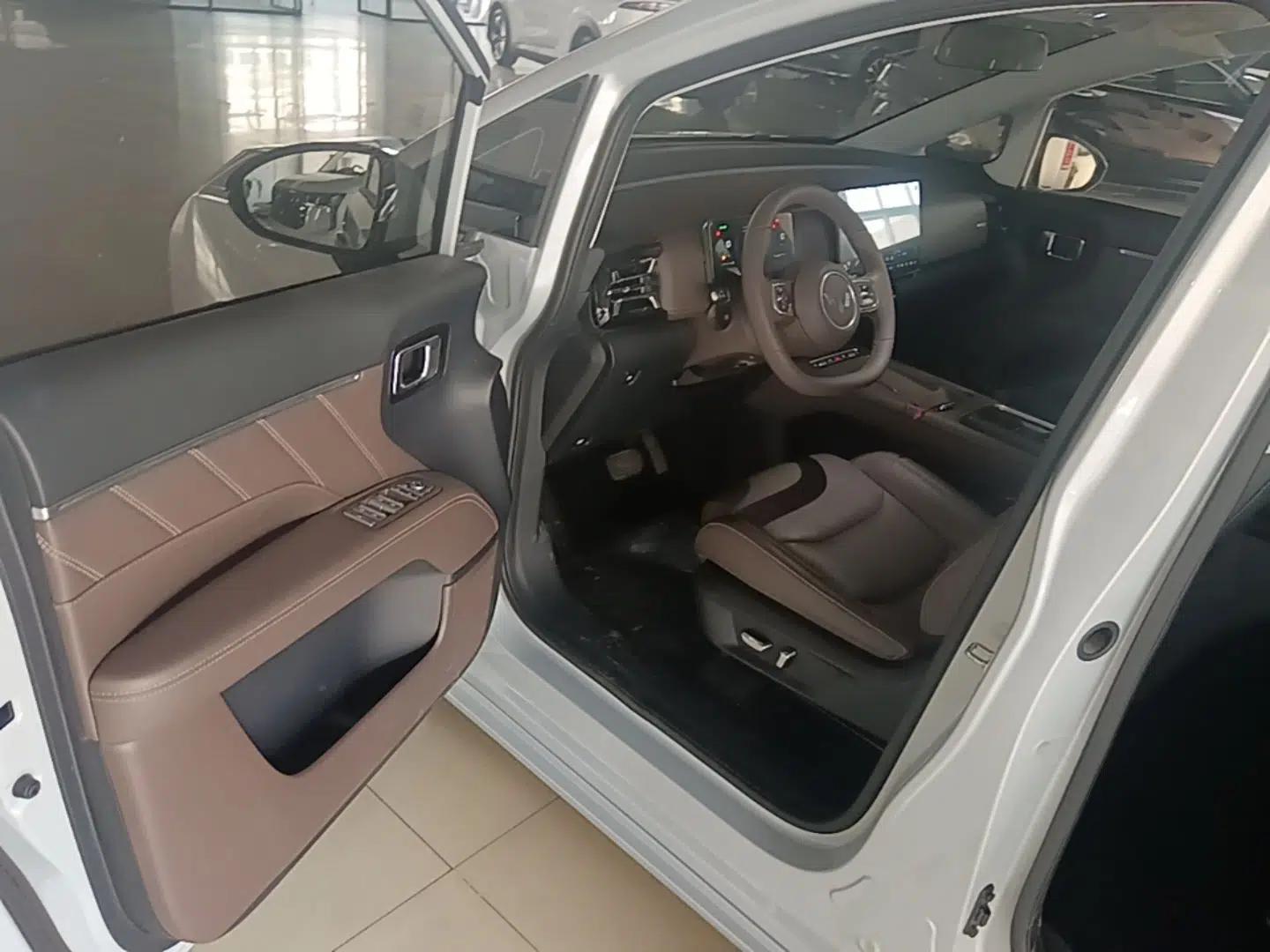Wuling Starlight 730 2025 Model Plug-in Hybrid 125km Luxury Edition — миниатюра 18