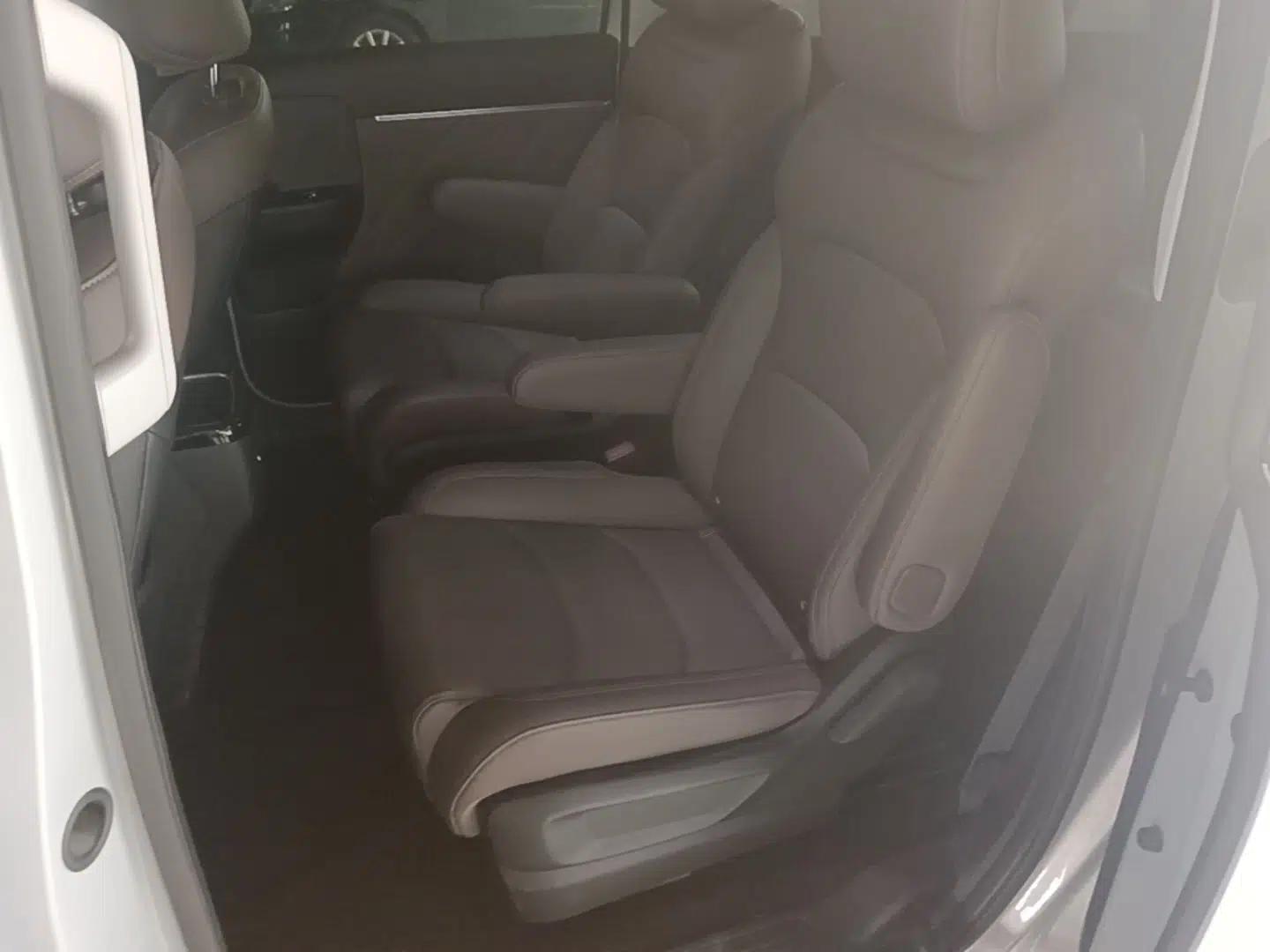 Wuling Starlight 730 2025 Model Plug-in Hybrid 125km Luxury Edition — миниатюра 19