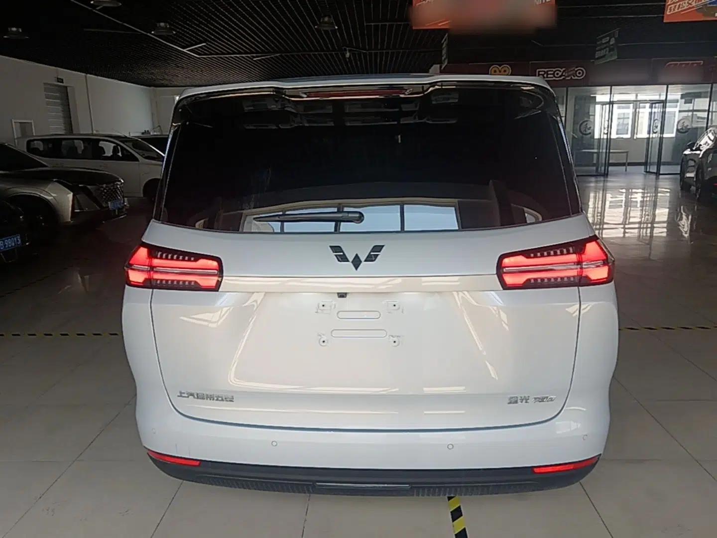Wuling Starlight 730 2025 Model Plug-in Hybrid 125km Luxury Edition — миниатюра 3