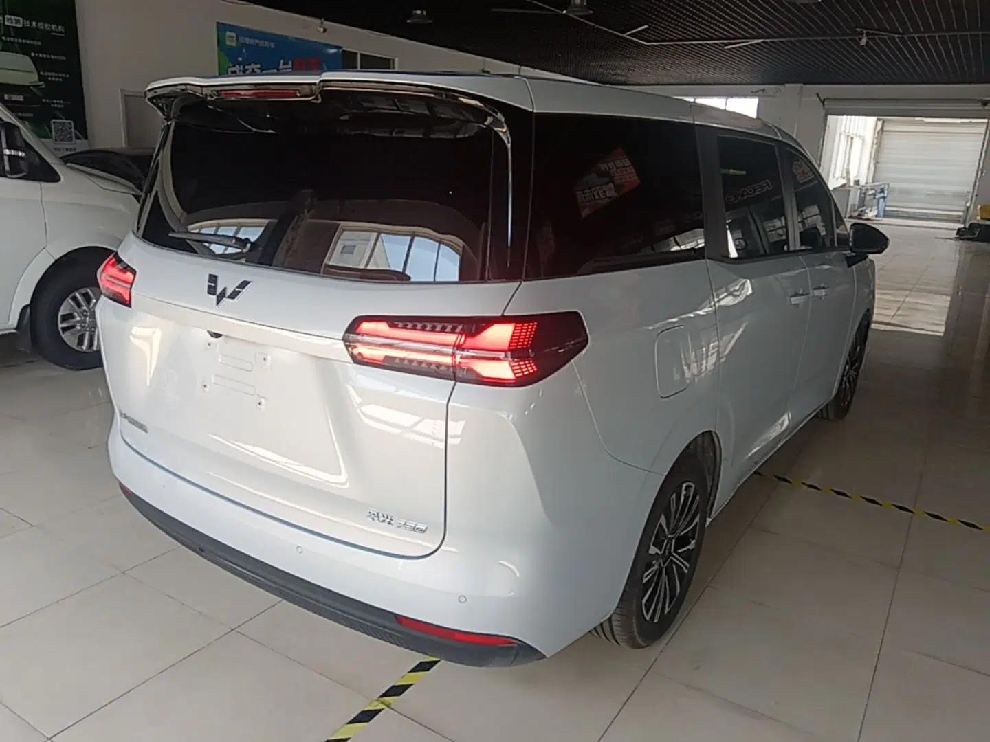 Wuling Starlight 730 2025 Model Plug-in Hybrid 125km Luxury Edition — миниатюра 4
