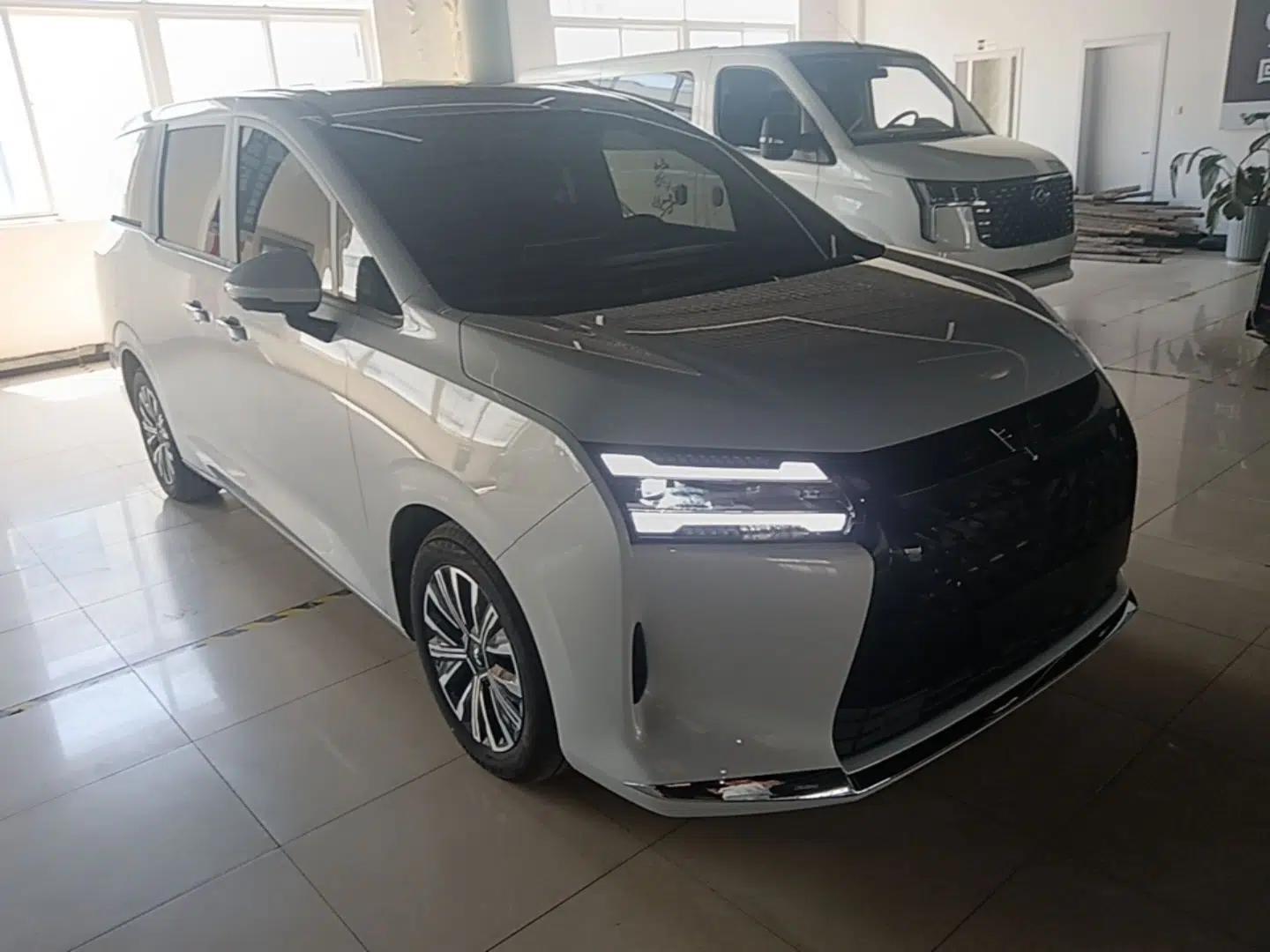 Wuling Starlight 730 2025 Model Plug-in Hybrid 125km Luxury Edition — миниатюра 6