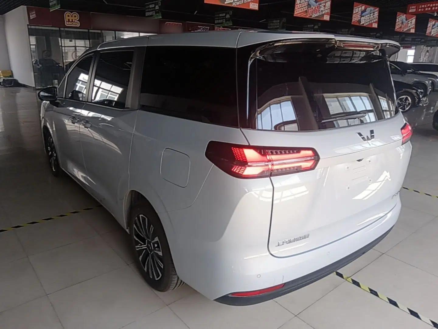 Wuling Starlight 730 2025 Model Plug-in Hybrid 125km Luxury Edition — миниатюра 7