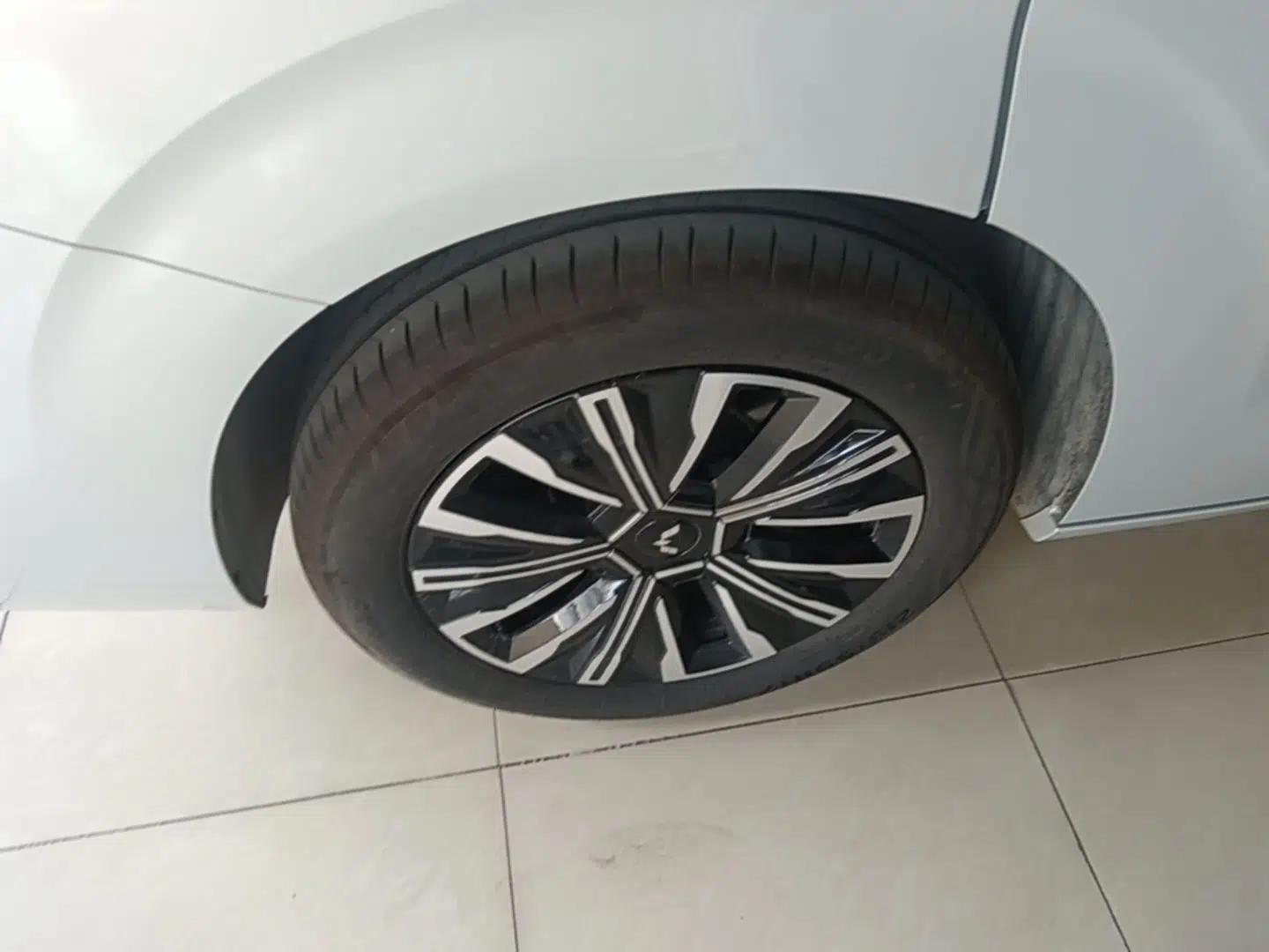 Wuling Starlight 730 2025 Model Plug-in Hybrid 125km Luxury Edition — миниатюра 10