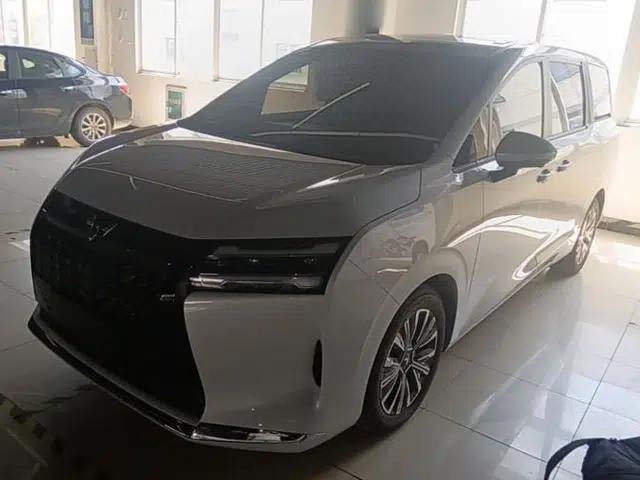 Wuling Starlight 730 2025 Model Plug-in Hybrid 125km Luxury Edition