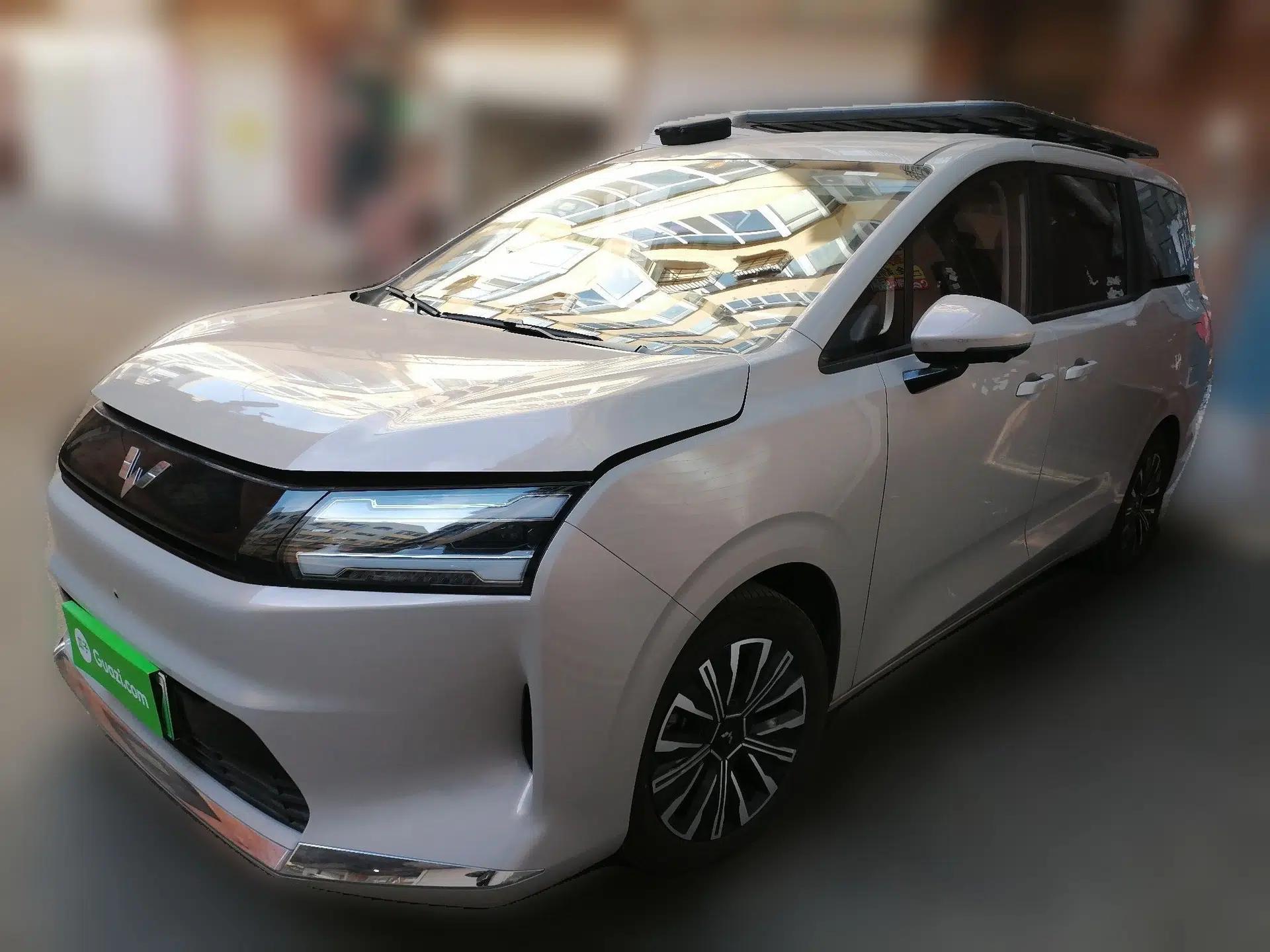 Wuling Starlight 730 2025 Model Pure Electric 500km Luxury Edition — миниатюра 1