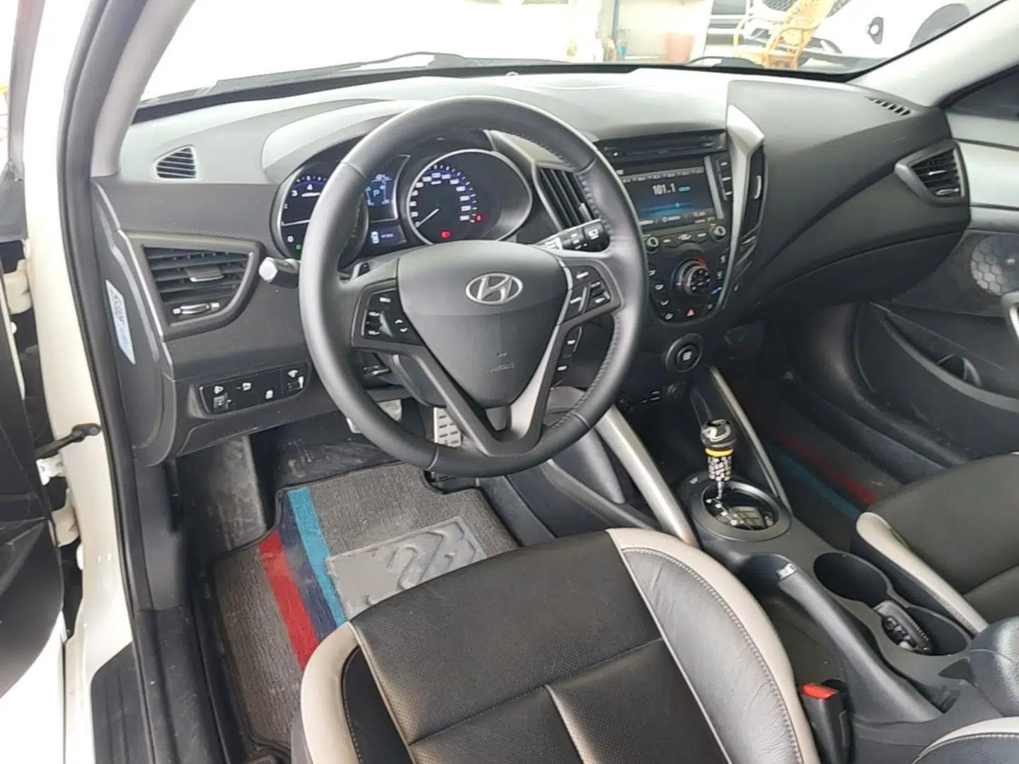 Hyundai Veloster 2012 1.6T Automatic Luxury Edition — миниатюра 13