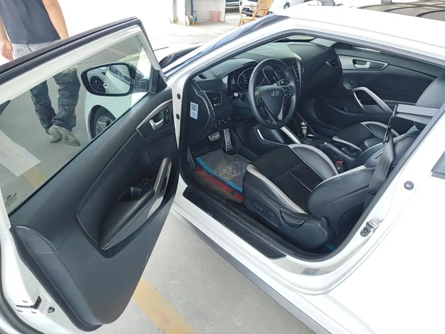 Hyundai Veloster 2012 1.6T Automatic Luxury Edition — миниатюра 19